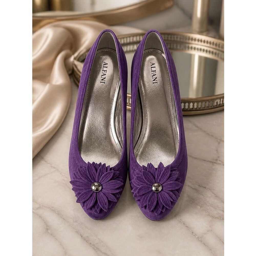 Alfani Violet Suede Flats with Daisy Accent size 8 EUC